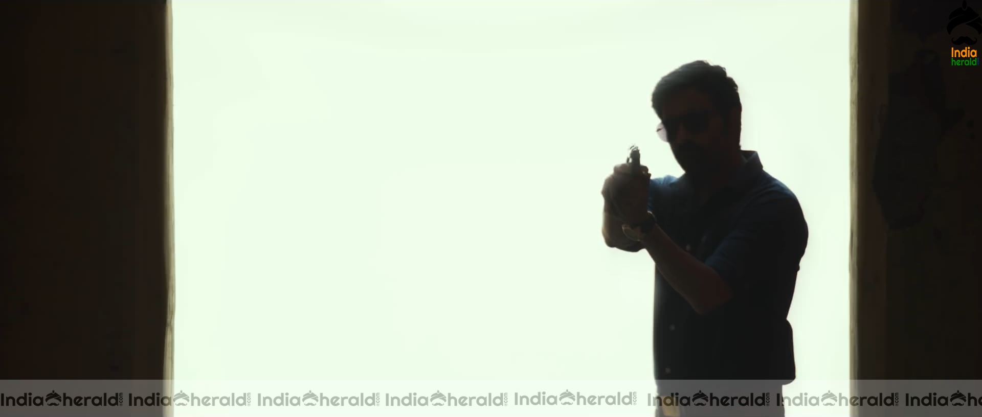 Ravi Teja and Shruti Haasan in Krack Teaser HD Stills Set 2