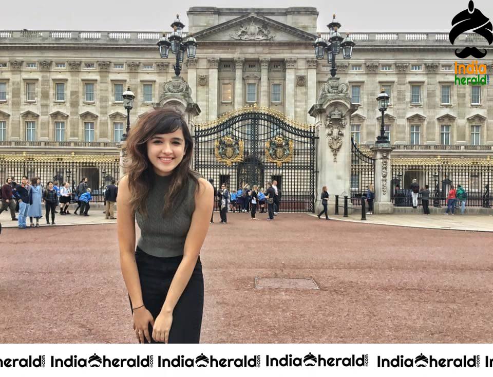 Shirley Setia Cute Photos Collection Set 1