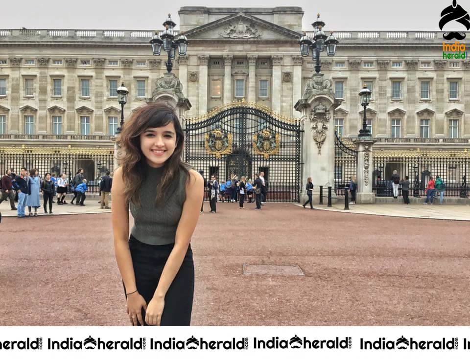 Shirley Setia Cute Photos Compilation Set 1