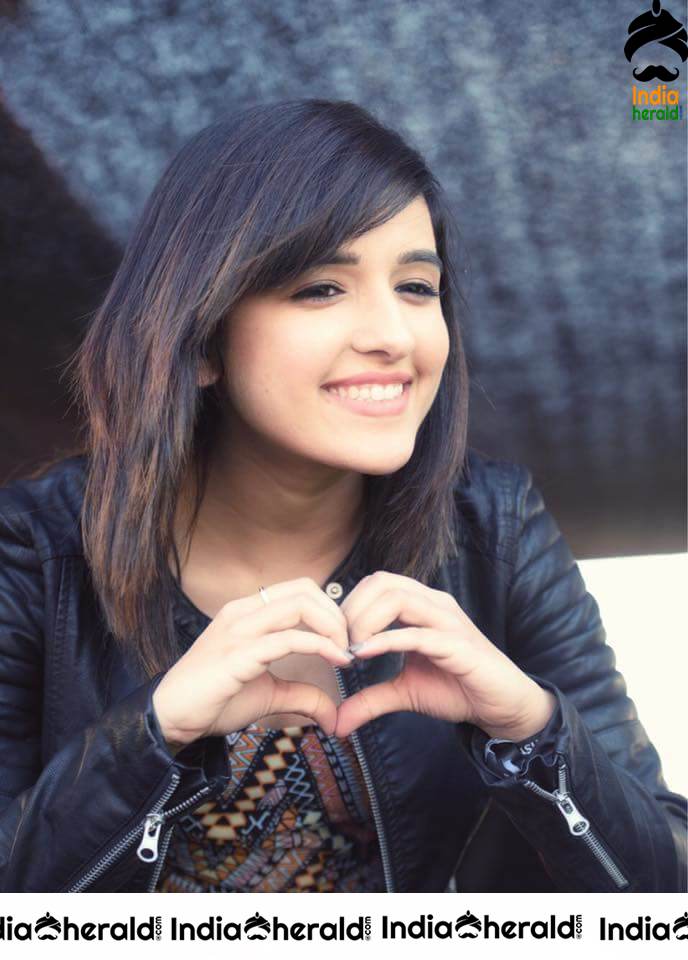 Shirley Setia Cute Photos Compilation Set 2