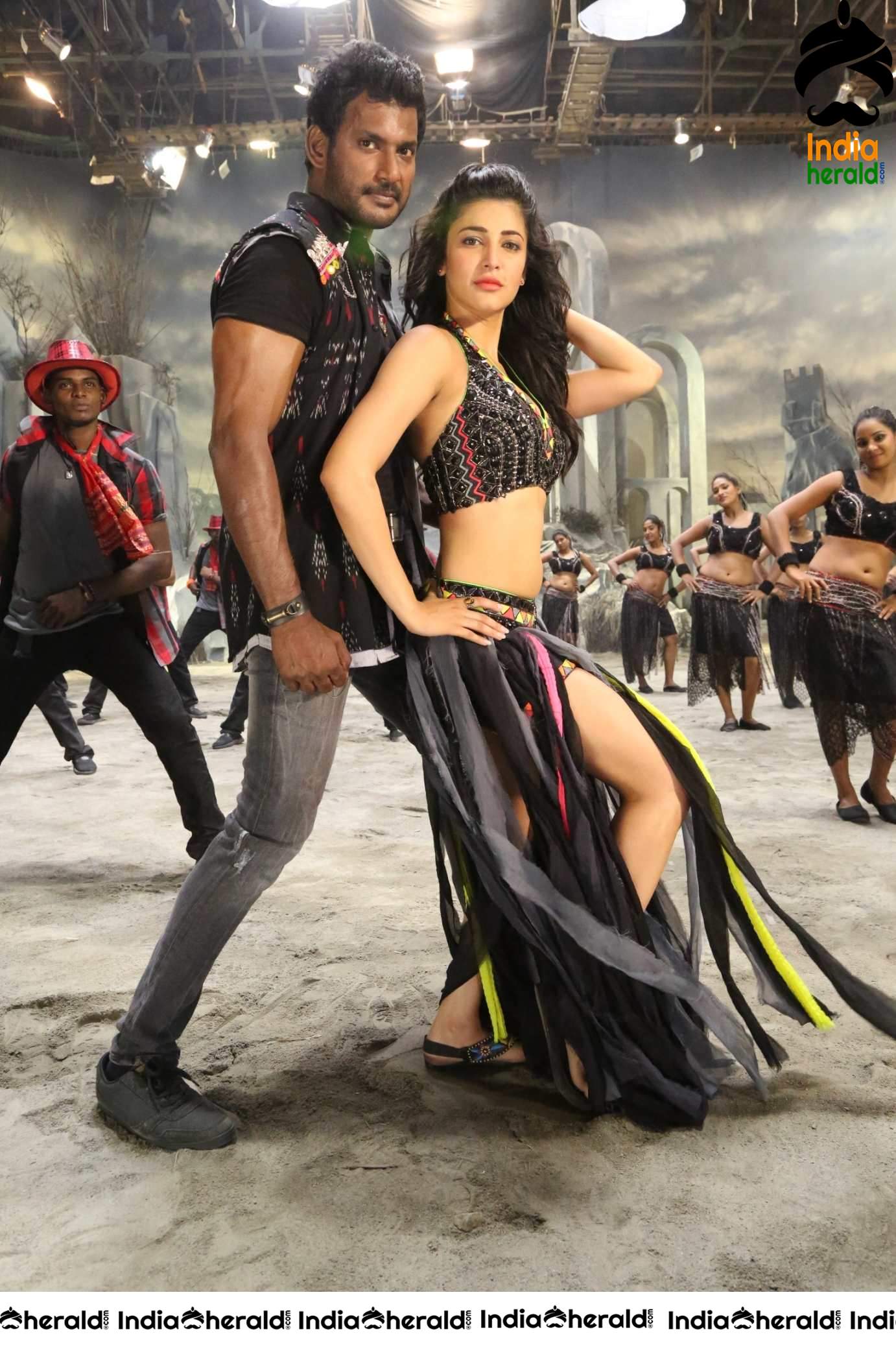 Shruti Haasan Hot Photos Collection Set 1