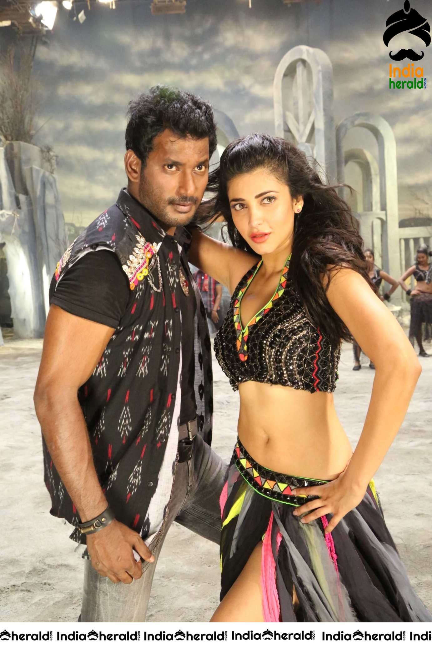 Shruti Haasan Hot Photos Collection Set 1