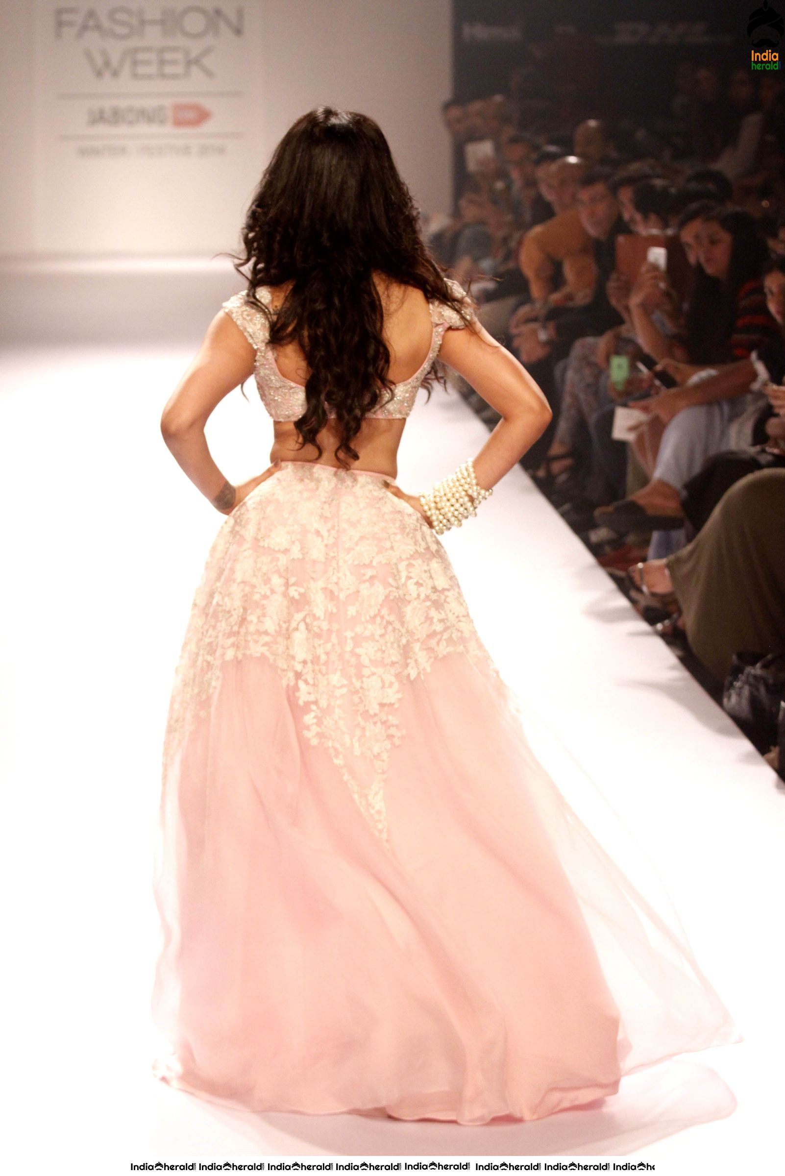 Shruti Haasan Hot Photos Collection Set 2