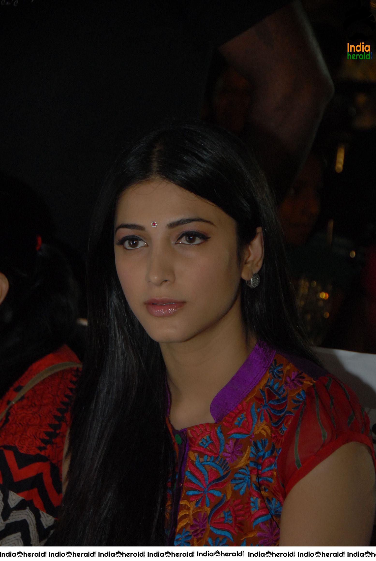 Shruti Haasan Hot Photos Collection Set 3