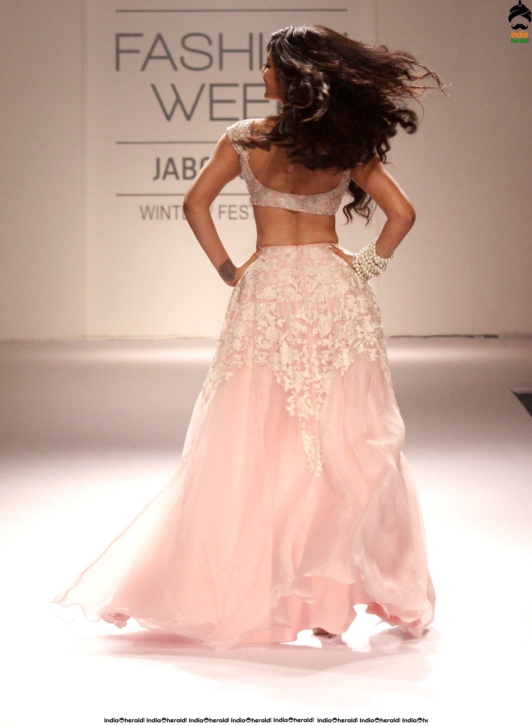 Shruti Haasan Hot Photos Collection Set 3