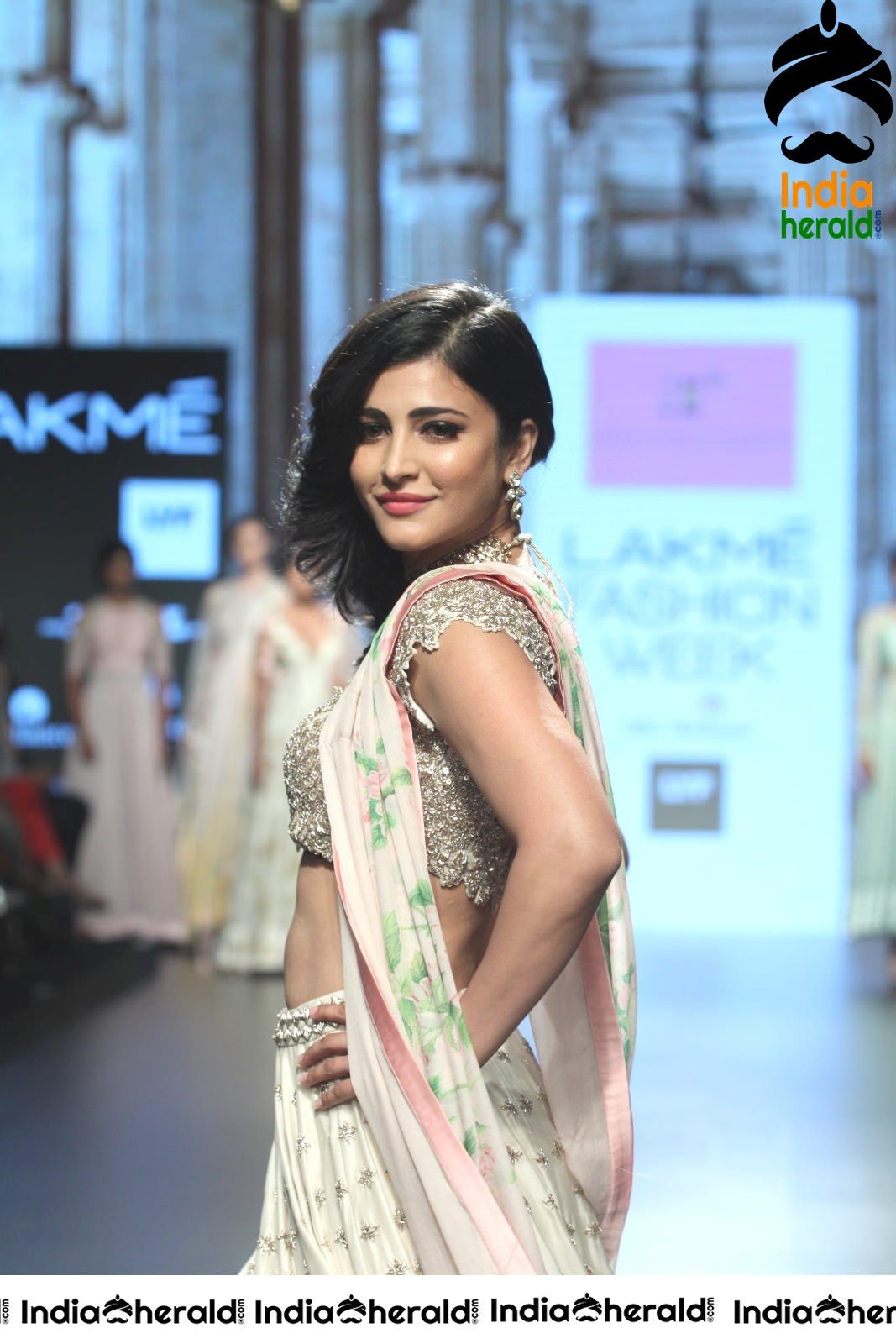 Shruti Haasan Hot Photos Collection Set 3