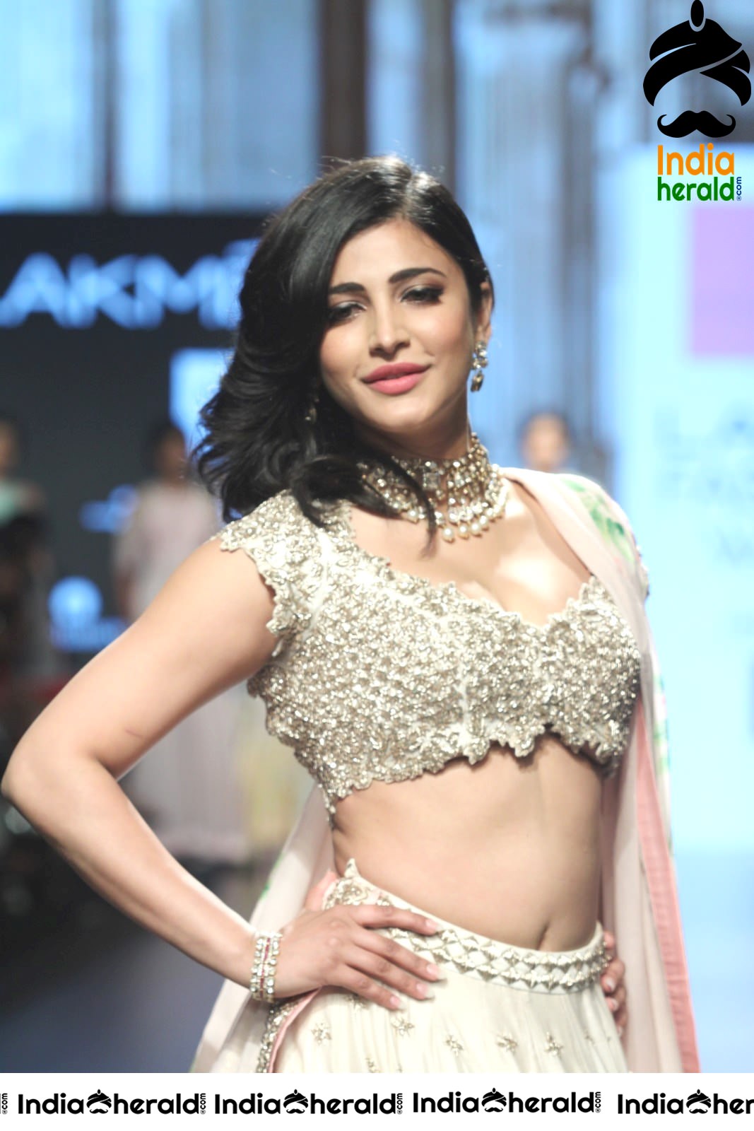 Shruti Haasan Hot Photos Collection Set 3