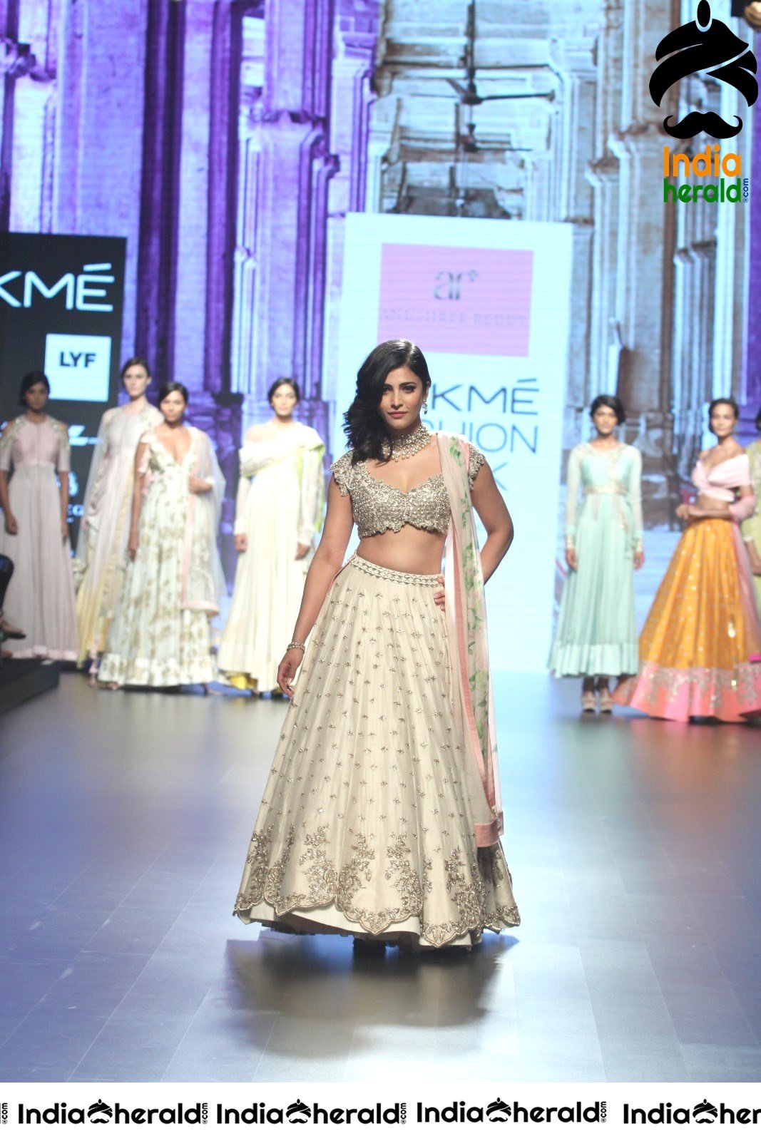 Shruti Haasan Hot Photos Collection Set 3