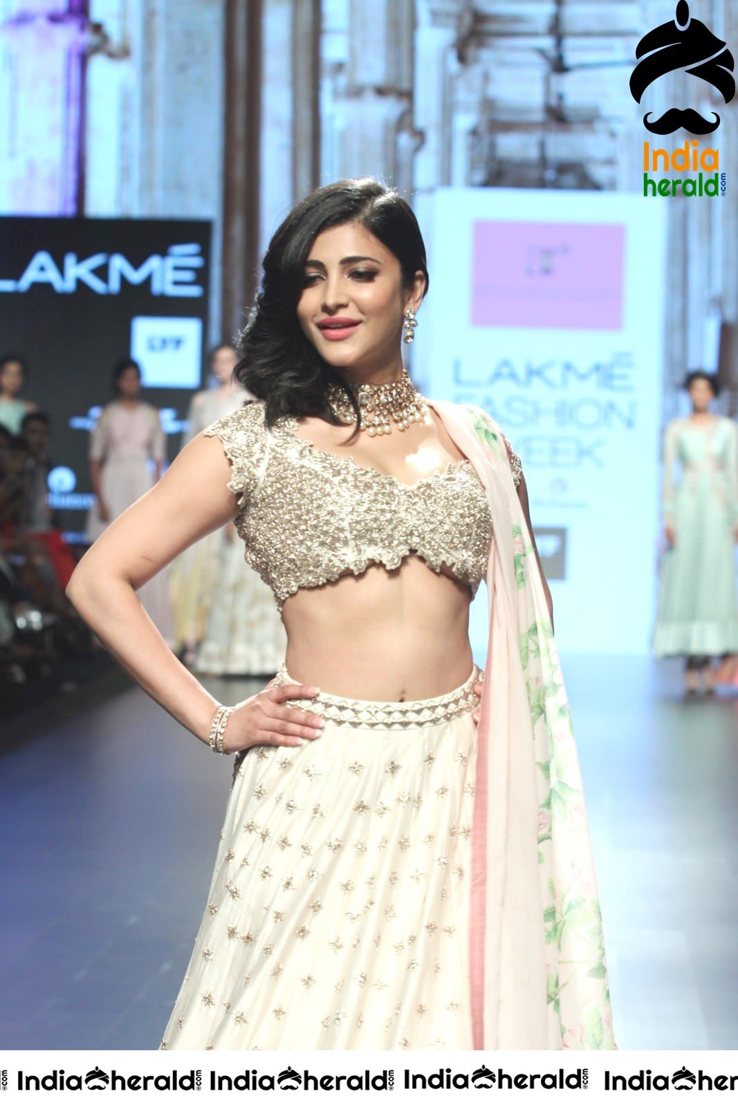 Shruti Haasan Hot Photos Collection Set 3