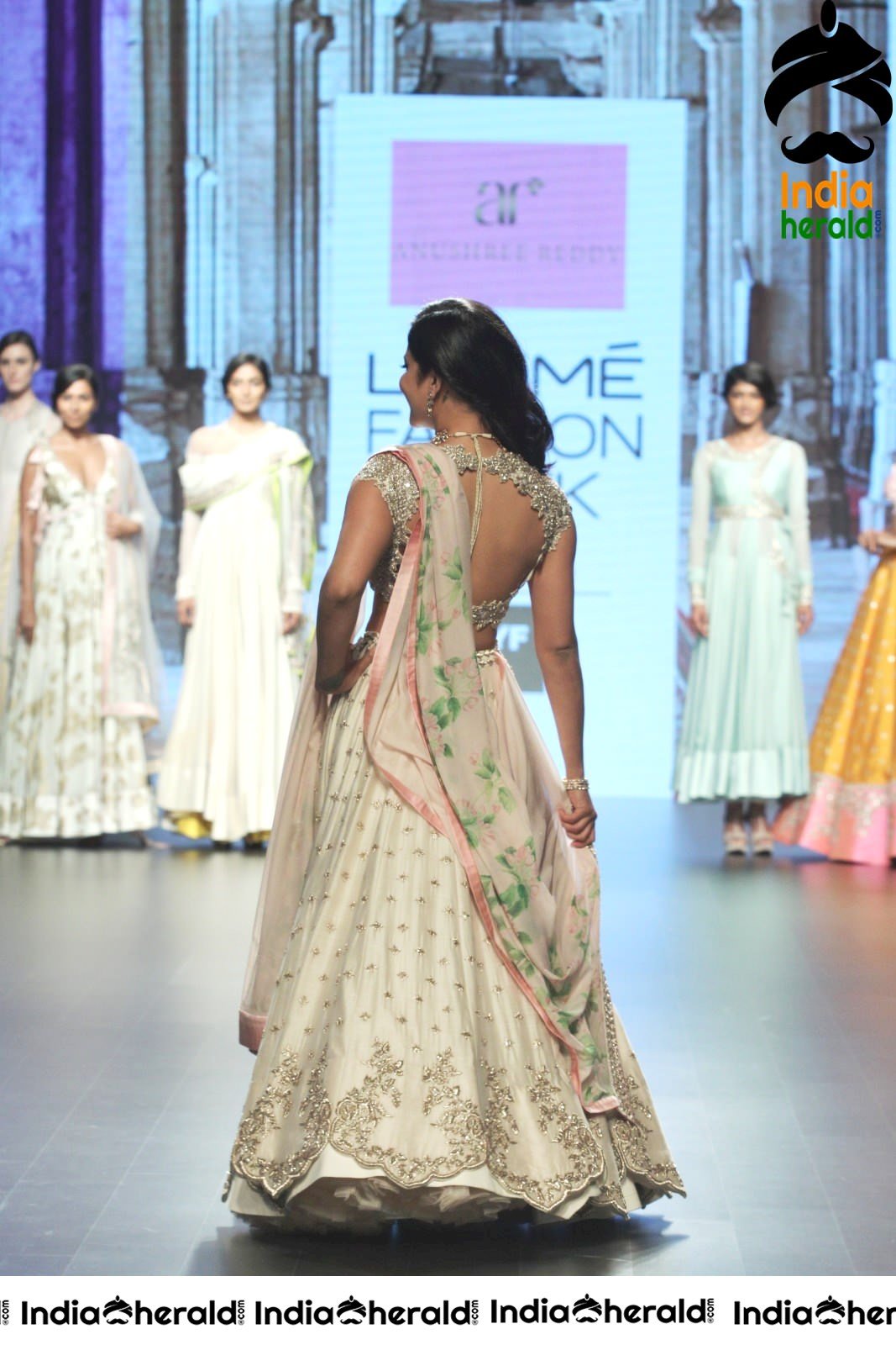 Shruti Haasan Hot Photos Collection Set 4