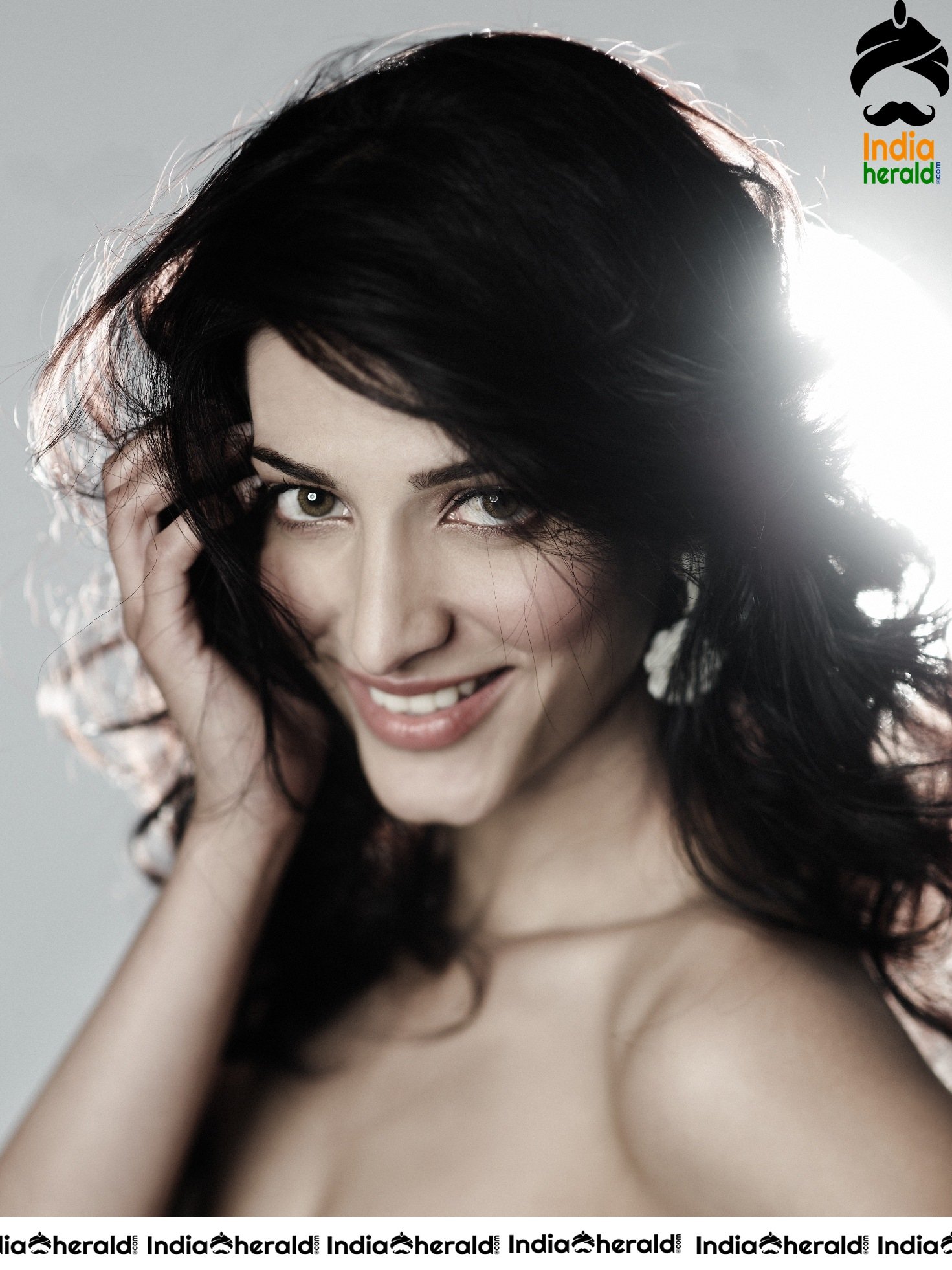 Shruti Haasan Hot Photos Collection Set 4