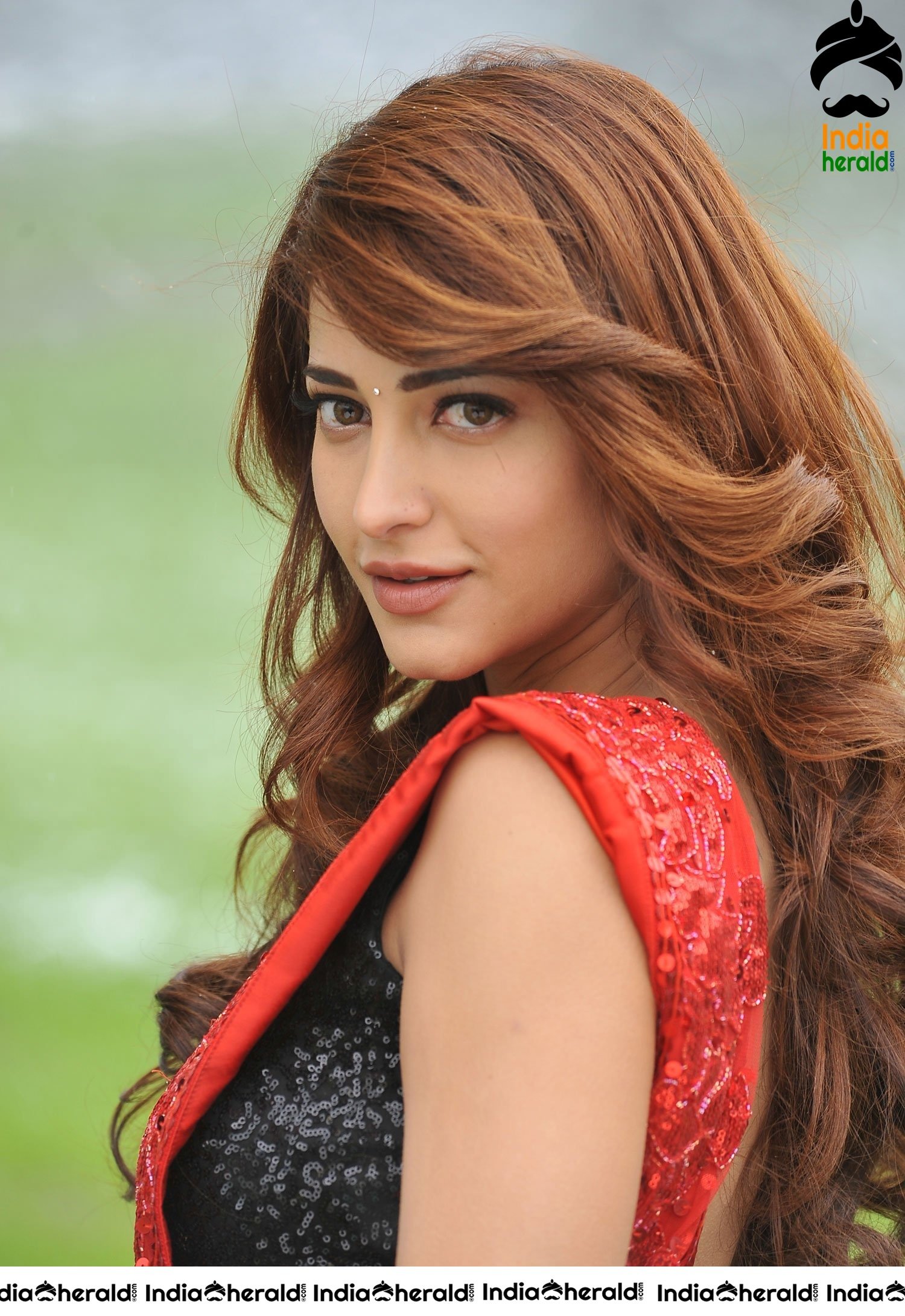 Shruti Haasan Hot Photos Collection Set 5