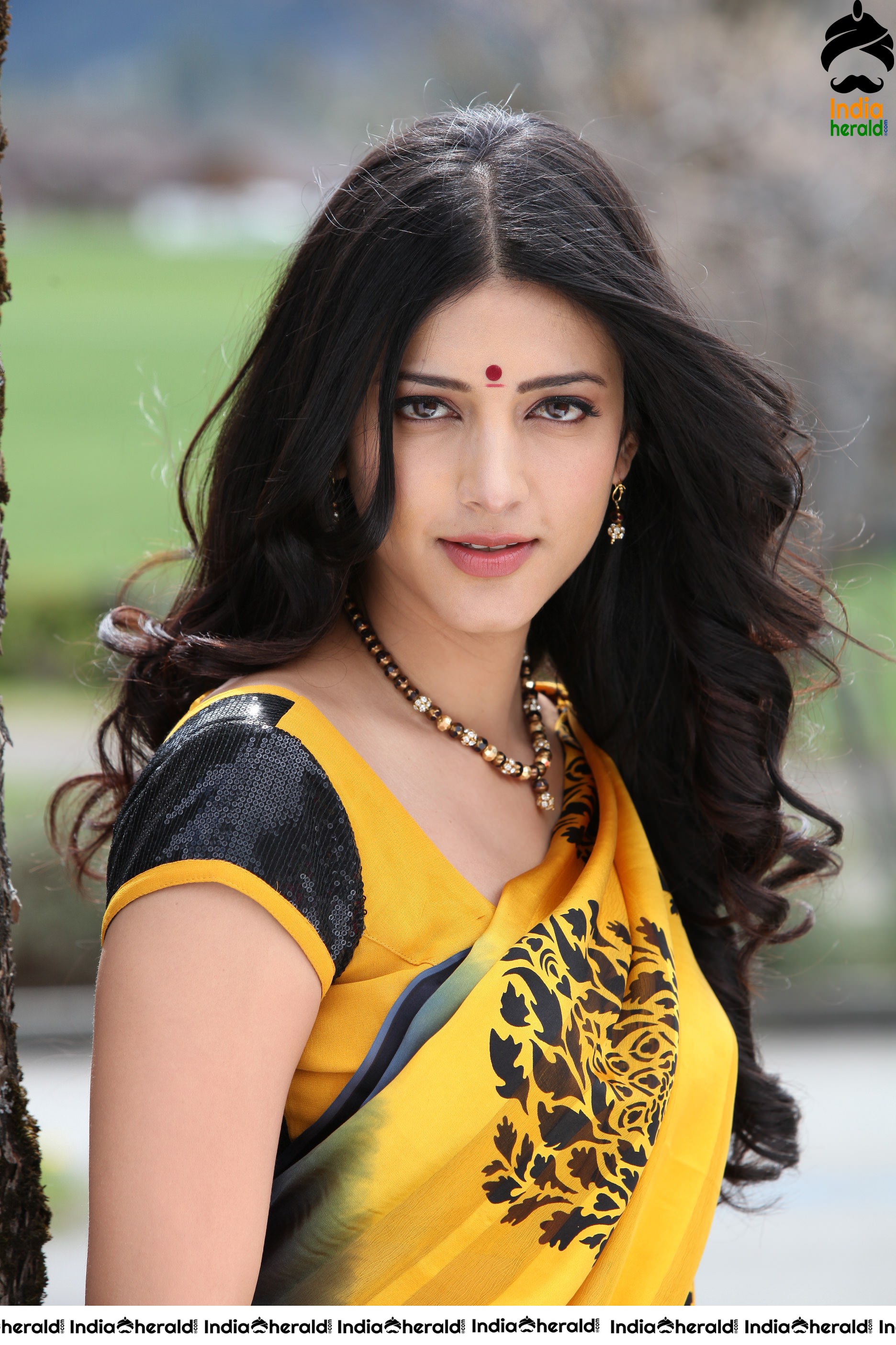 Shruti Haasan Hot Photos Collection Set 5