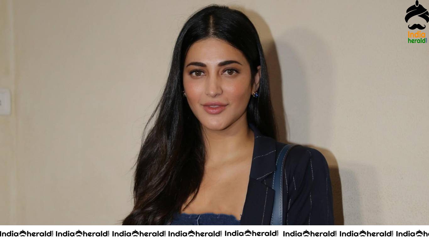 Shruti Haasan Latest Hot HD Wallpapers Part 2