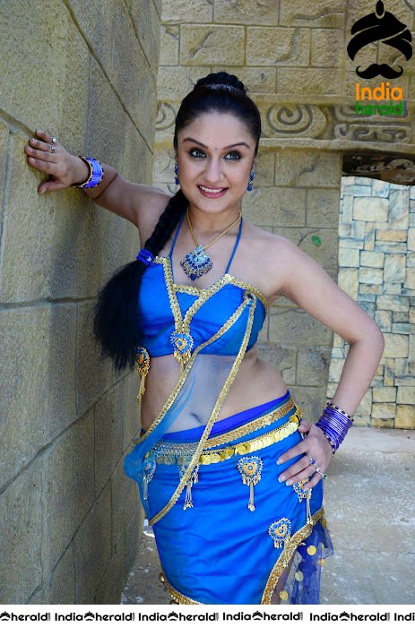 Sonia Agarwal Unseen Hot Photos Showing her Hip Curves and Tempts Us Set 2