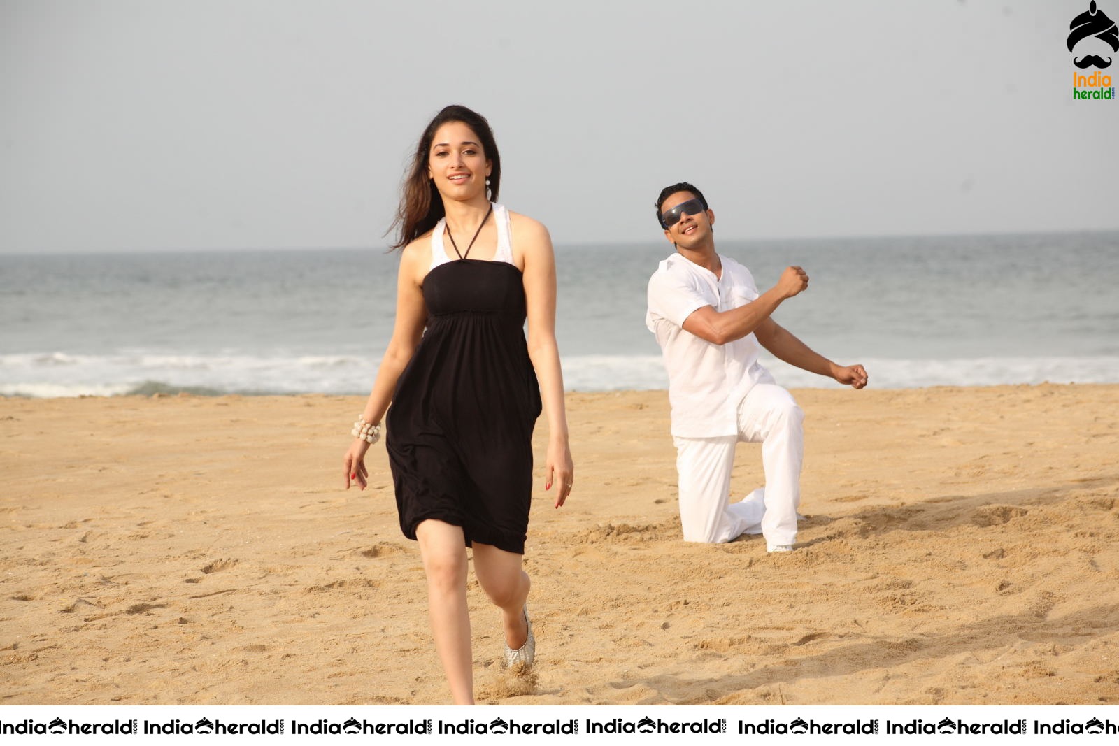 Tamanna Hot Rare Unseen Photos from Kanden Kaadhalai movie Set 1