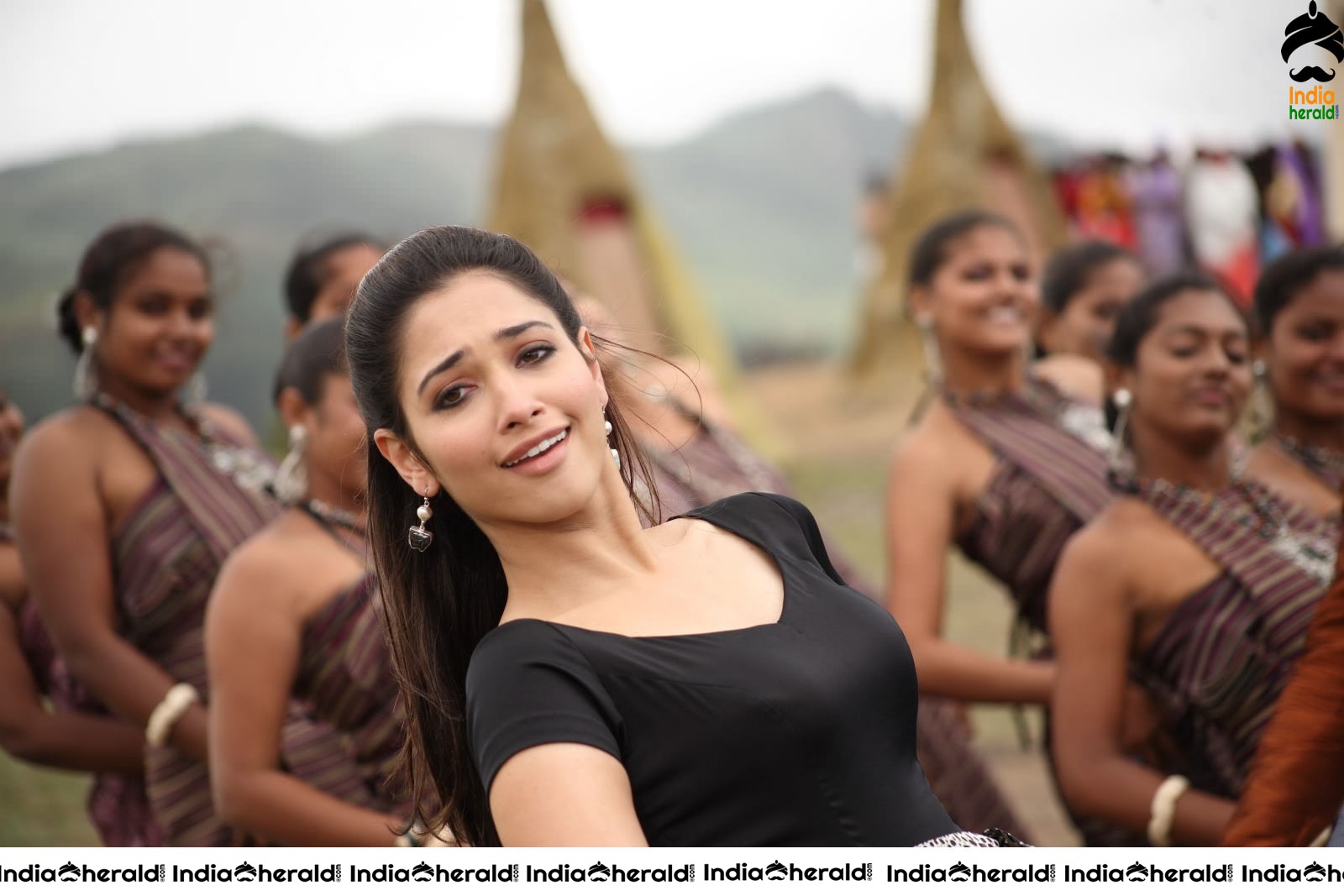 Tamanna Hot Rare Unseen Photos from Kanden Kaadhalai movie Set 1