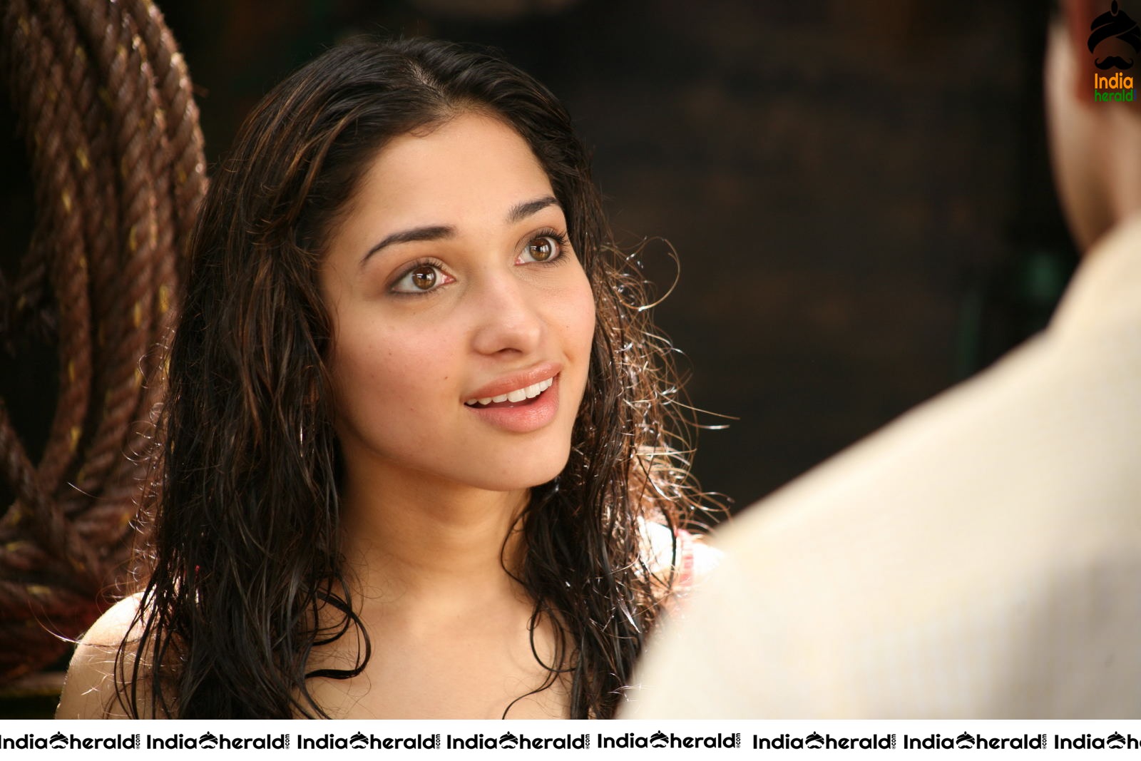 Tamanna Hot Rare Unseen Photos from Kanden Kaadhalai movie Set 1