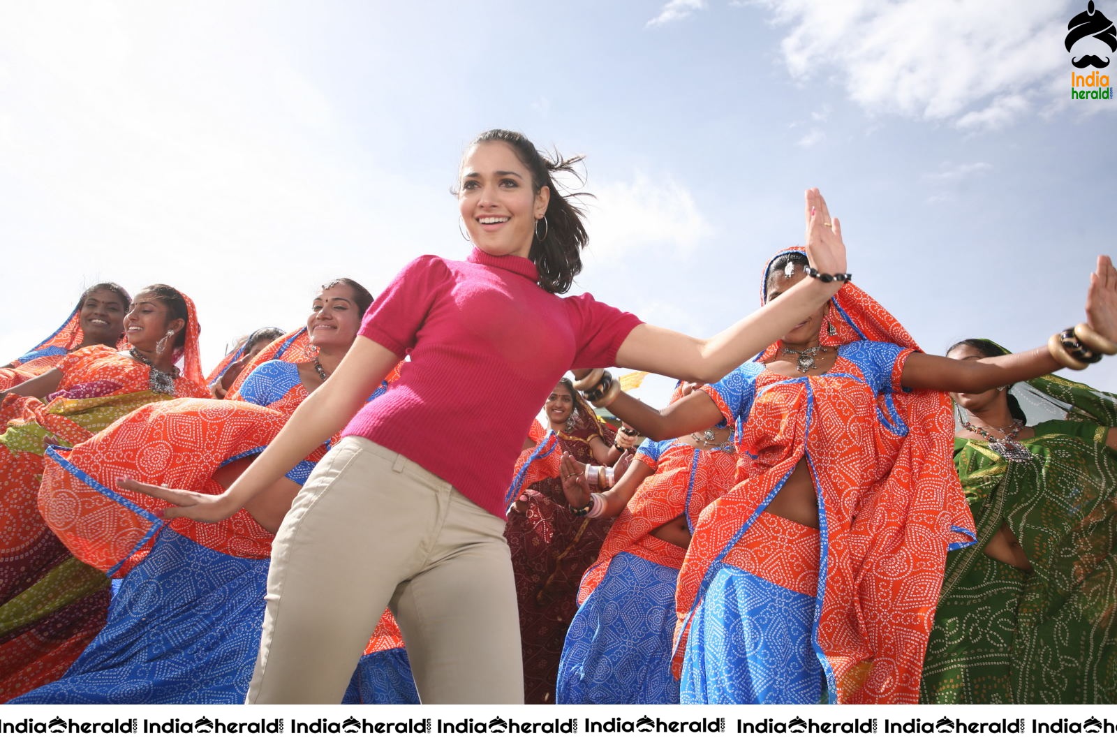 Tamanna Hot Rare Unseen Photos from Kanden Kaadhalai movie Set 3