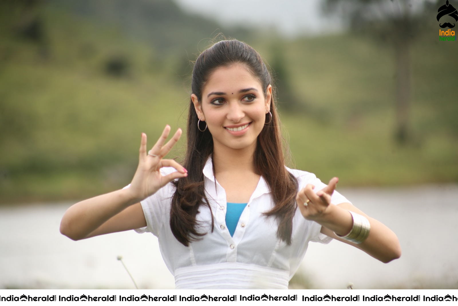 Tamanna Hot Rare Unseen Photos from Kanden Kaadhalai movie Set 4