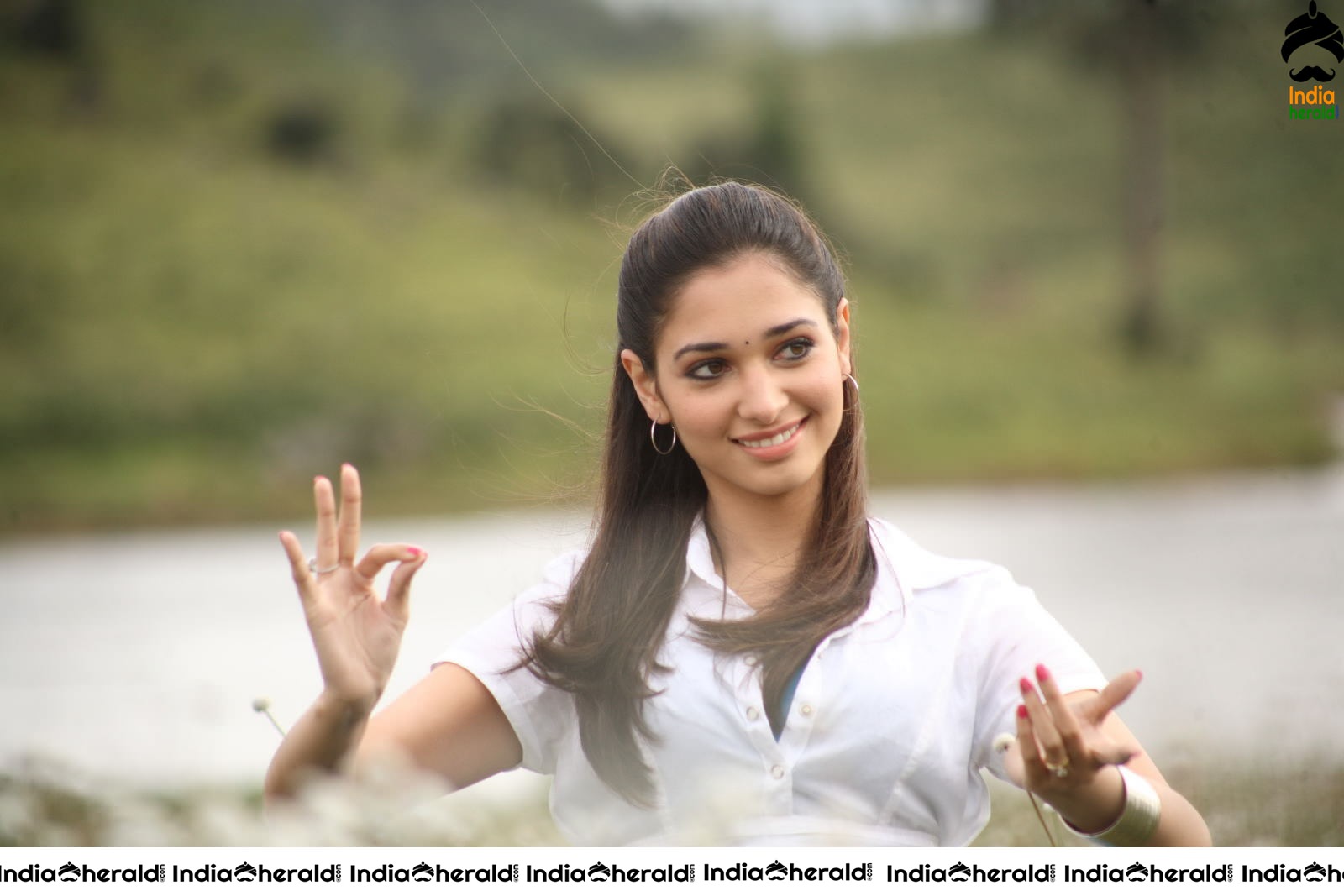 Tamanna Hot Rare Unseen Photos from Kanden Kaadhalai movie Set 4