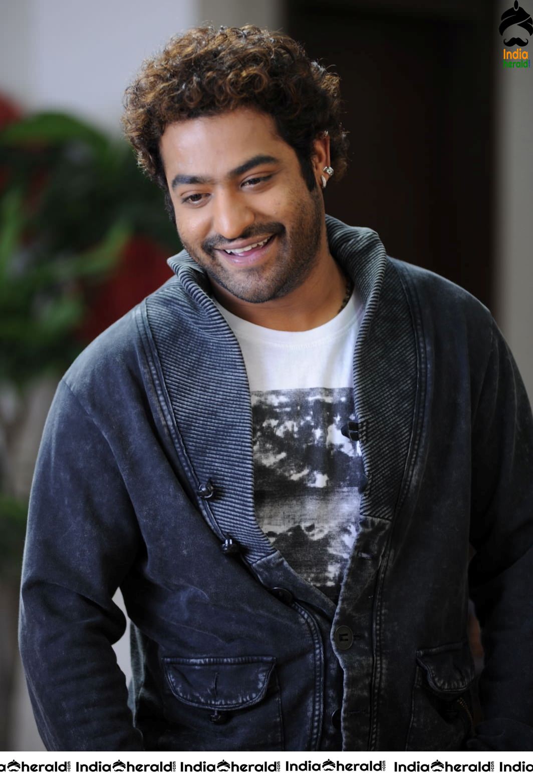 Tamannaah and Junior NTR Photos from Oosaravelli Movie Set 3