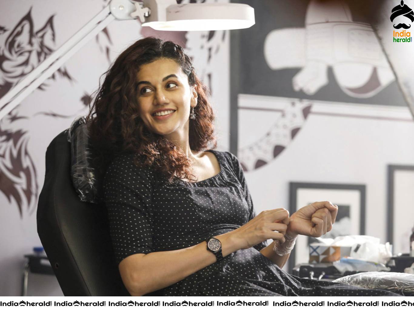 Teasing Hot Latest HD Wallpapers of Taapsee Pannu Part 1