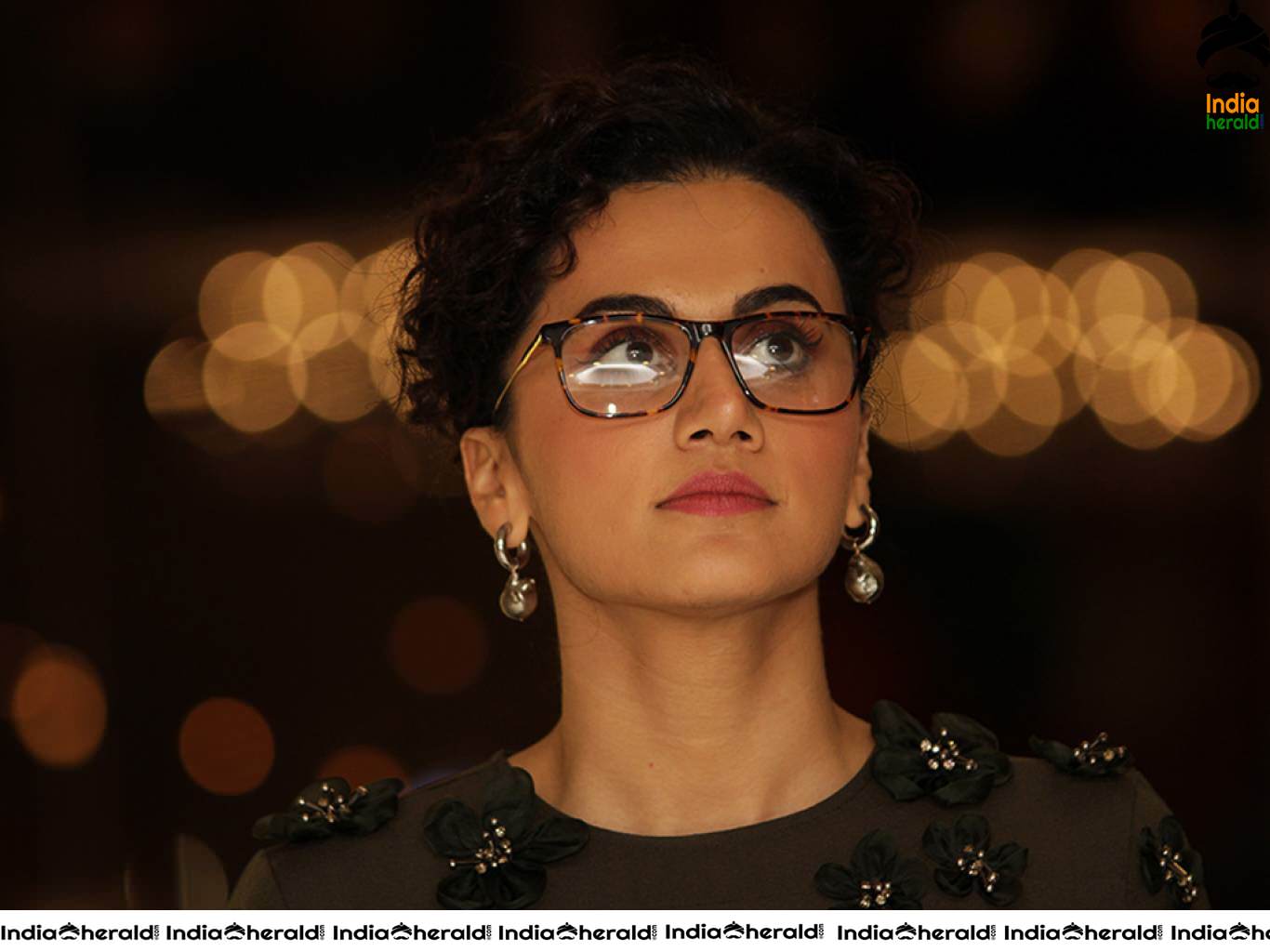 Teasing Hot Latest HD Wallpapers of Taapsee Pannu Part 1