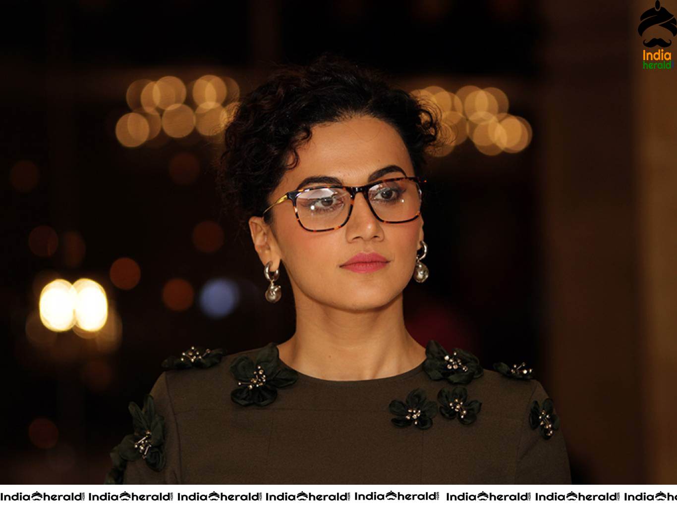 Teasing Hot Latest HD Wallpapers of Taapsee Pannu Part 1