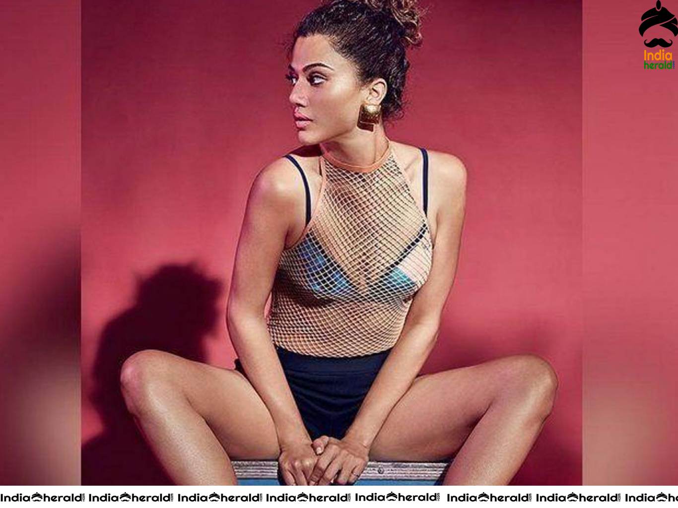 Teasing Hot Latest HD Wallpapers of Taapsee Pannu Part 2