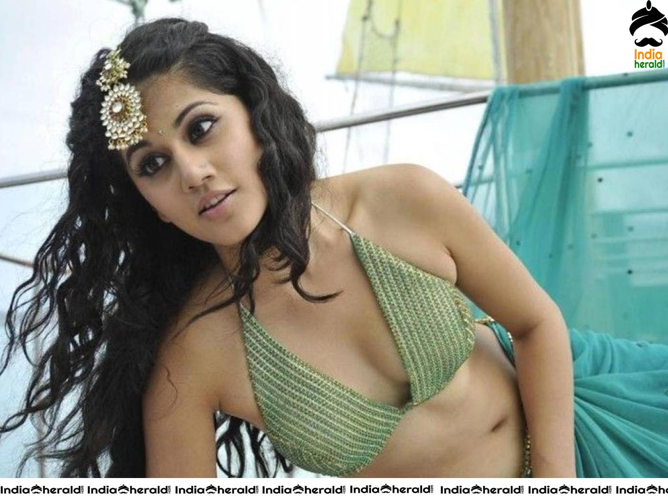 Teasing Hot Latest HD Wallpapers of Taapsee Pannu Part 2