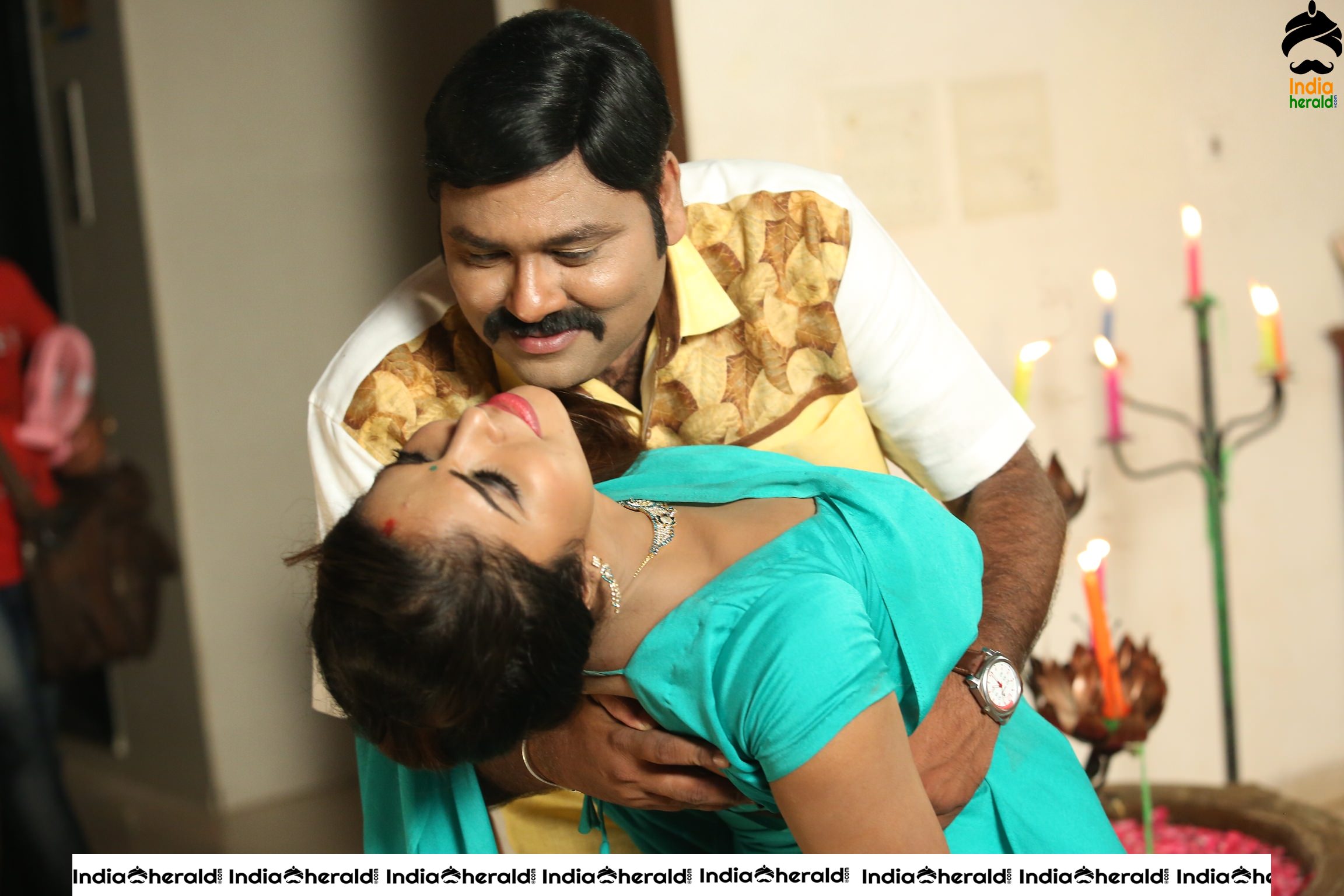 Toli toli Muddhu Hot Song Stills from Erra Cheera
