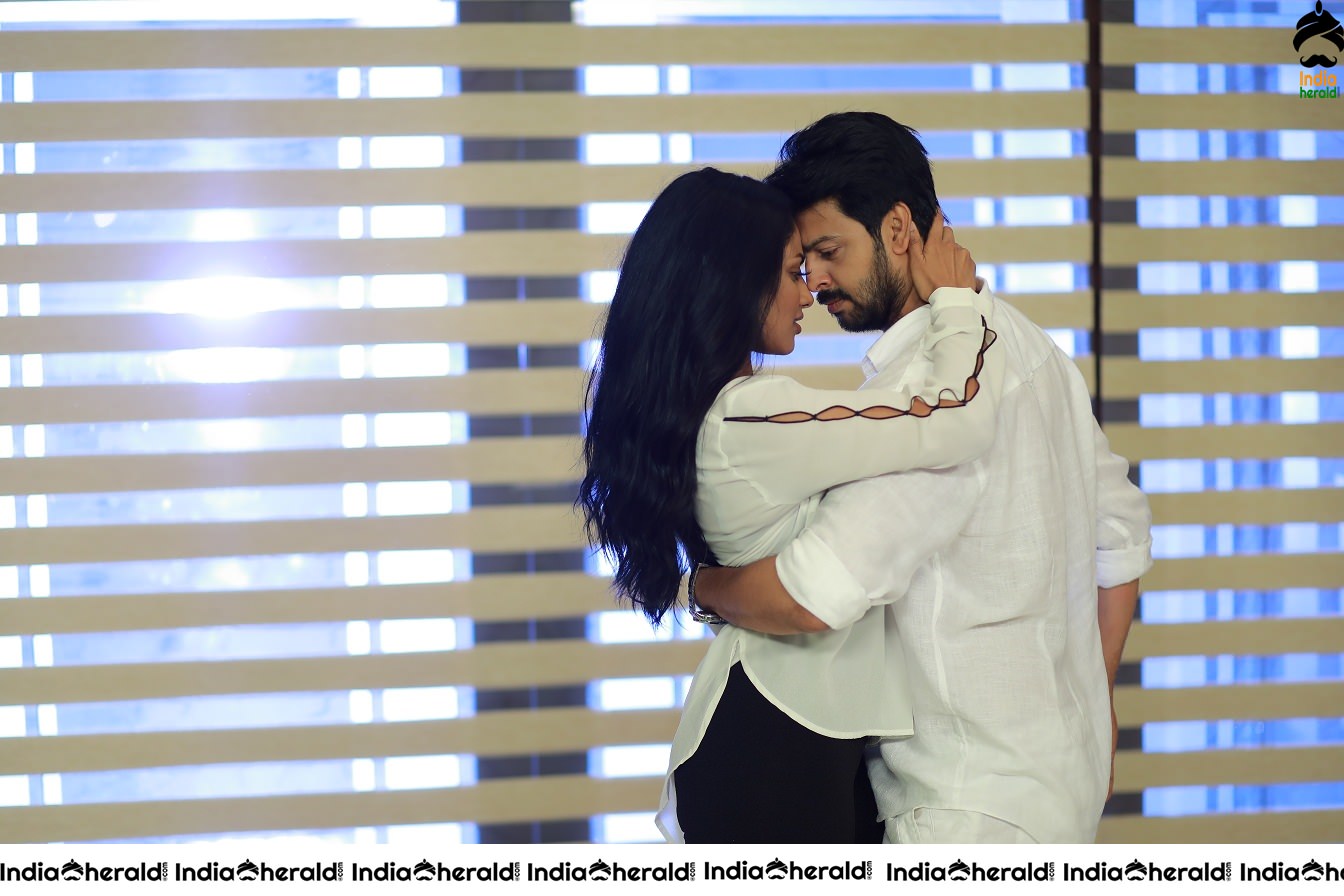 Un Kadhal Irunthal Tamil Movie Stills Set 1