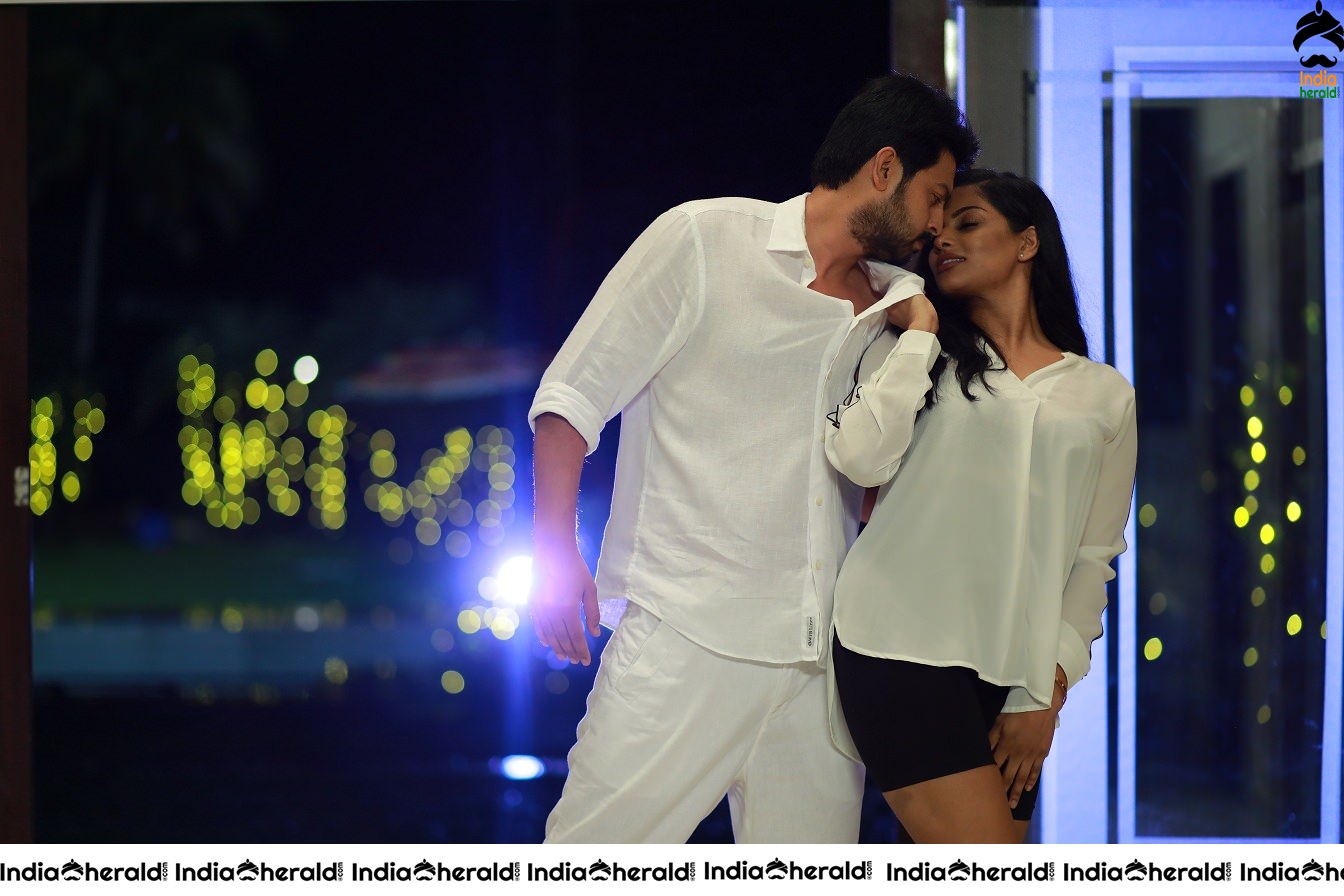 Un Kadhal Irunthal Tamil Movie Stills Set 1