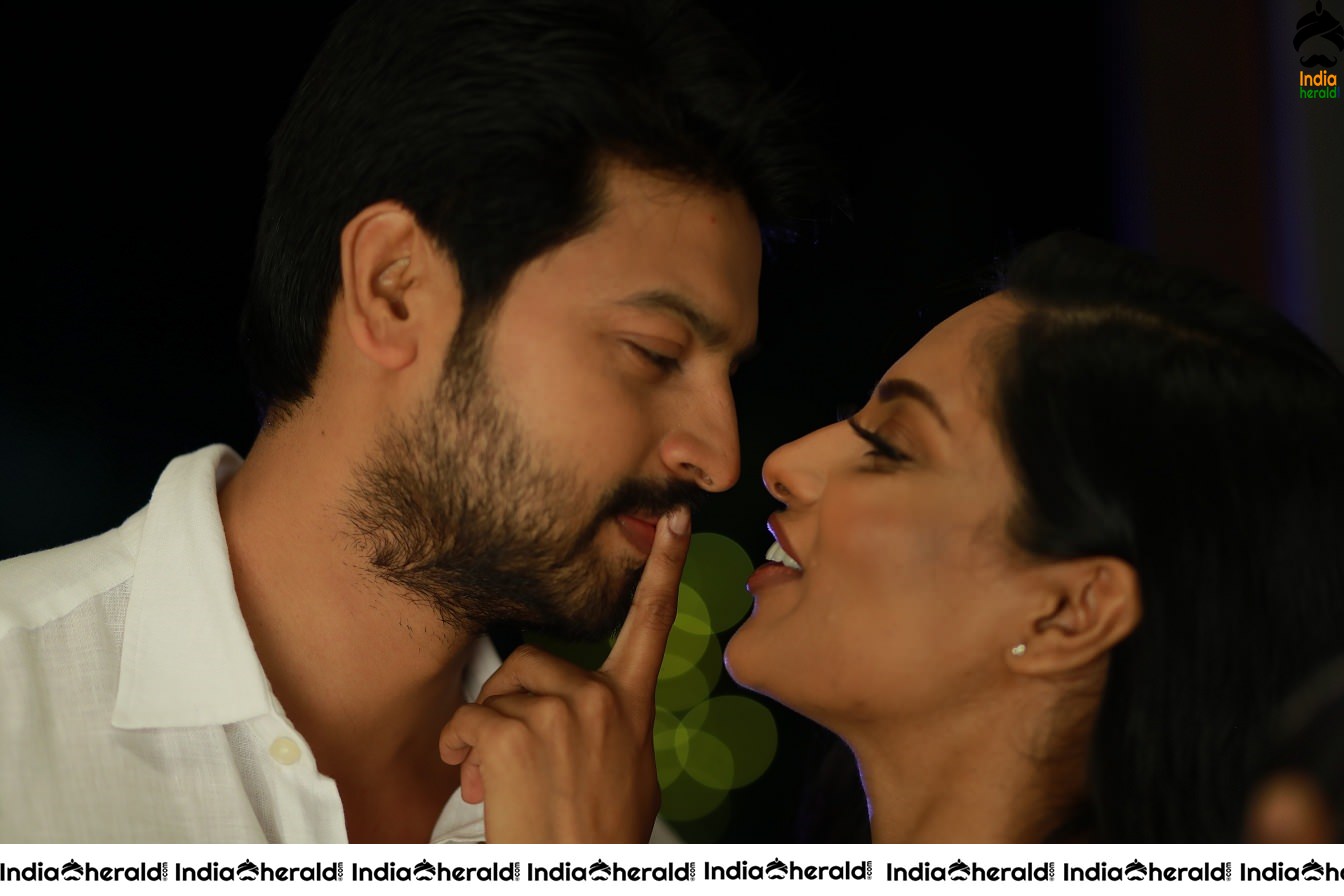 Un Kadhal Irunthal Tamil Movie Stills Set 1