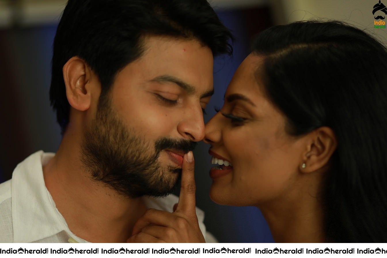 Un Kadhal Irunthal Tamil Movie Stills Set 1