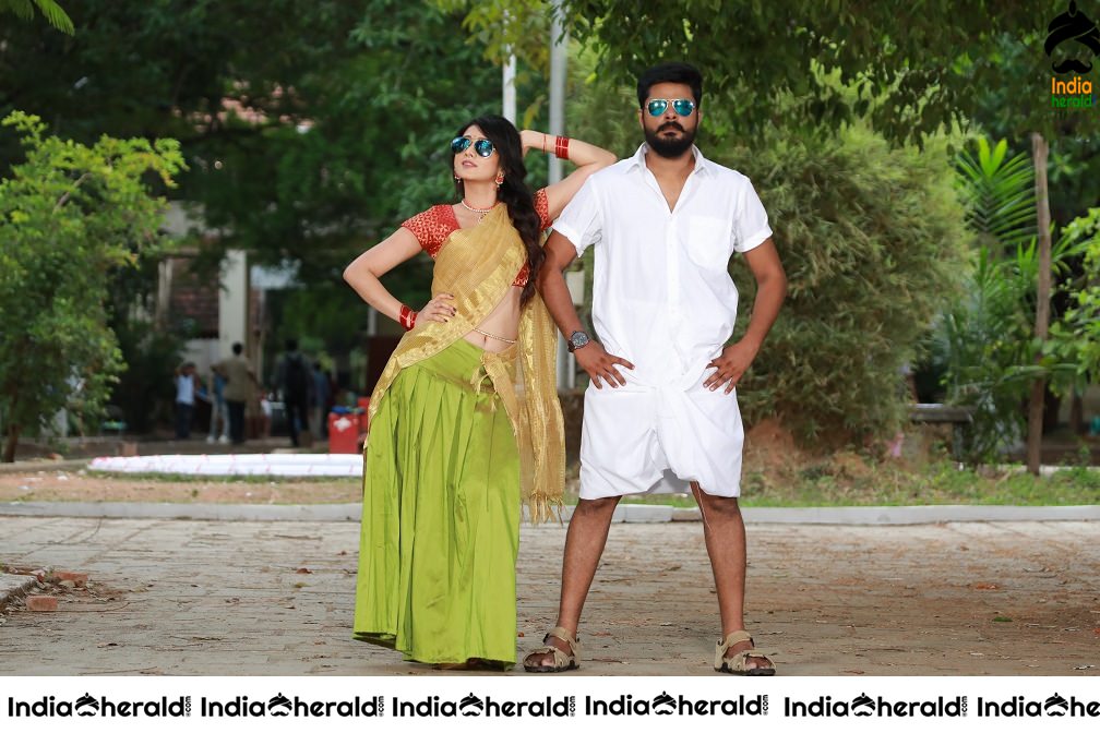 Un Kadhal Irunthal Tamil Movie Stills Set 2