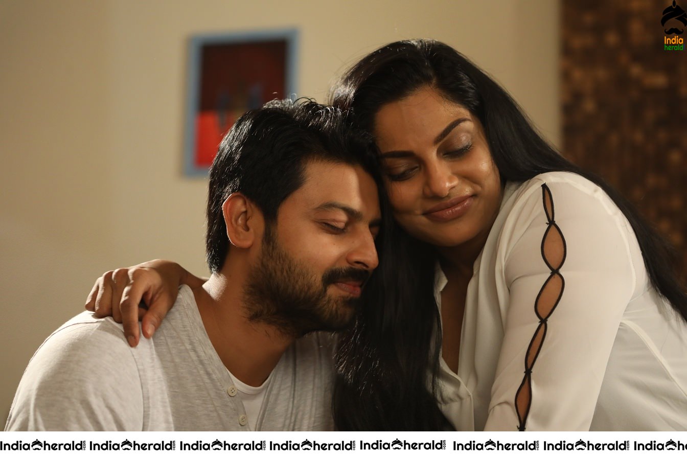 Un Kadhal Irunthal Tamil Movie Stills Set 2