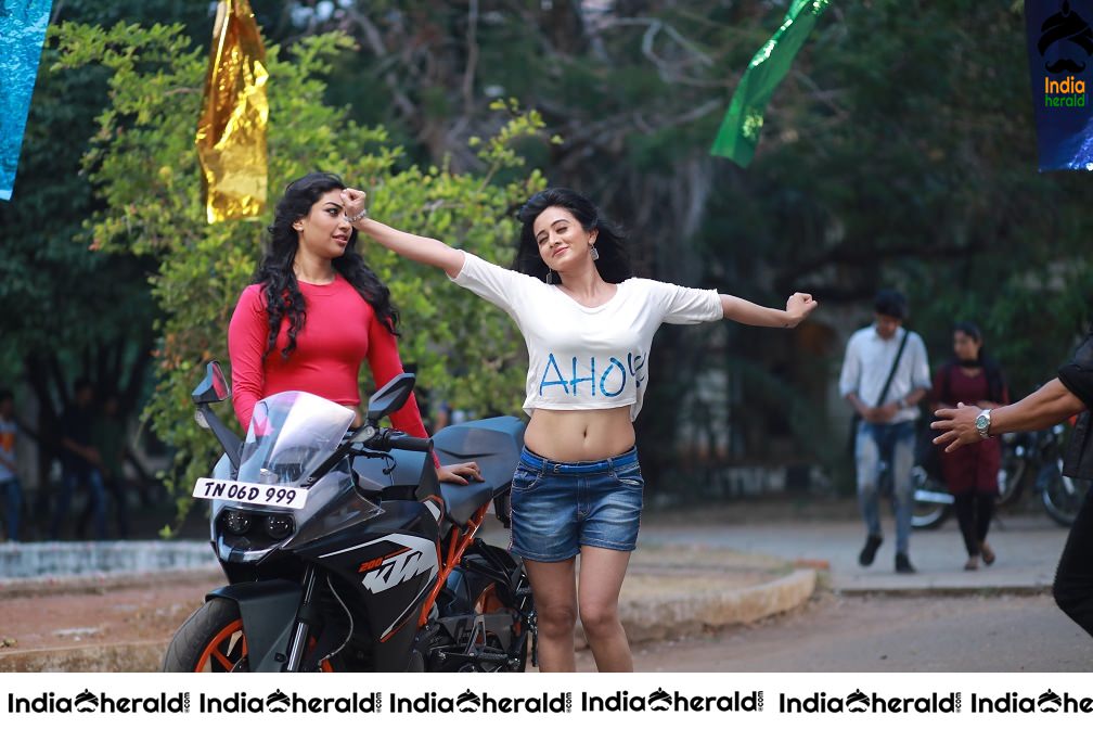 Un Kadhal Irunthal Tamil Movie Stills Set 3