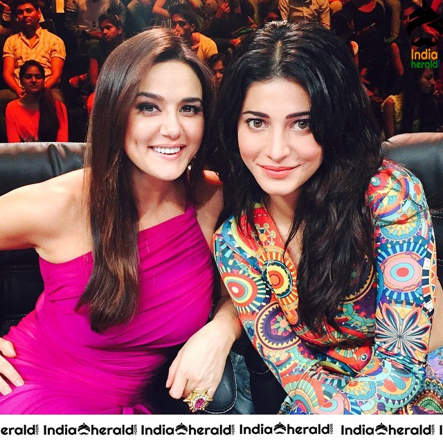 Unseen Photos Collection of Shruti Haasan from Behind the Scenes Set 2