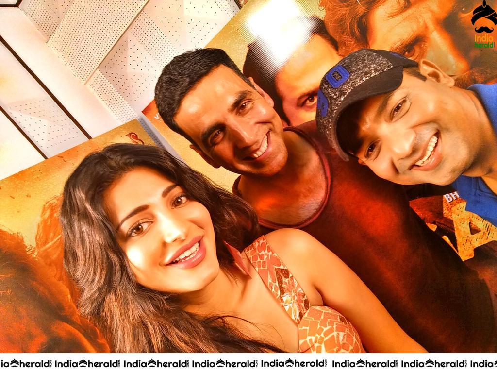 Unseen Photos Collection of Shruti Haasan from Behind the Scenes Set 3