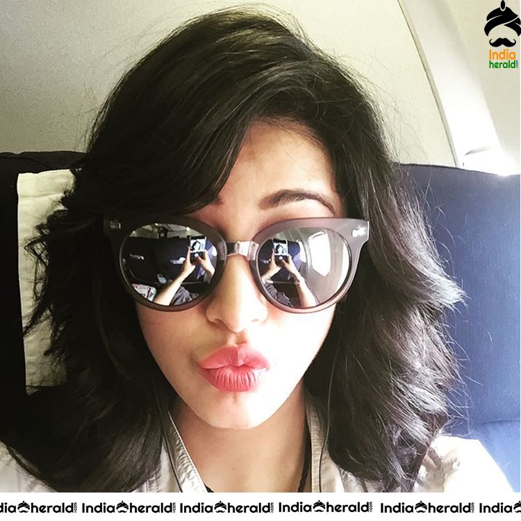 Unseen Photos Collection of Shruti Haasan from Behind the Scenes Set 5