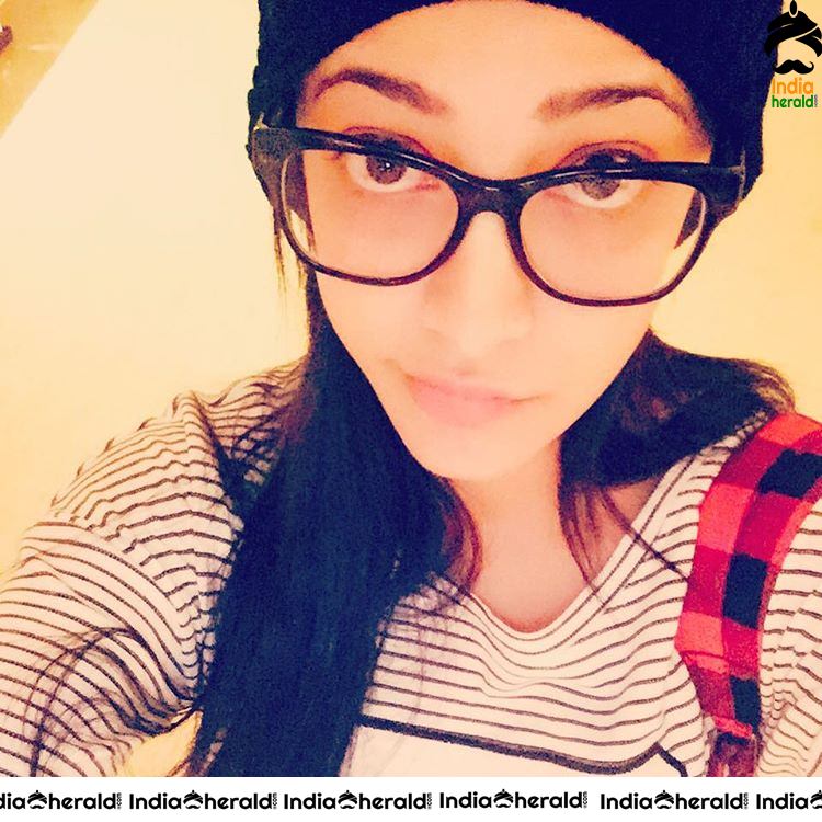 Unseen Photos Collection of Shruti Haasan from Behind the Scenes Set 5