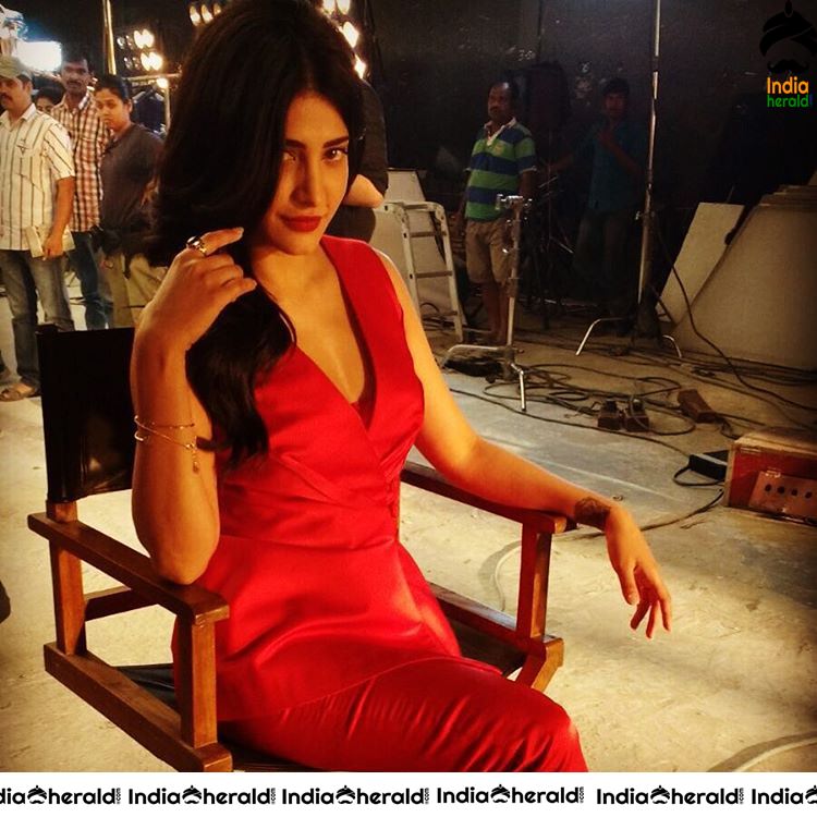 Unseen Photos Collection of Shruti Haasan from Behind the Scenes Set 5