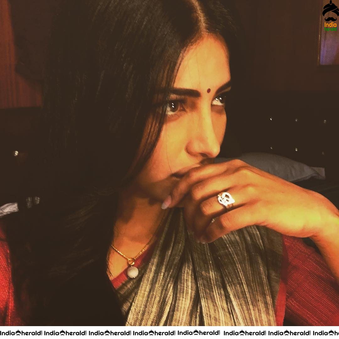 Unseen Photos Collection of Shruti Haasan from Behind the Scenes Set 5