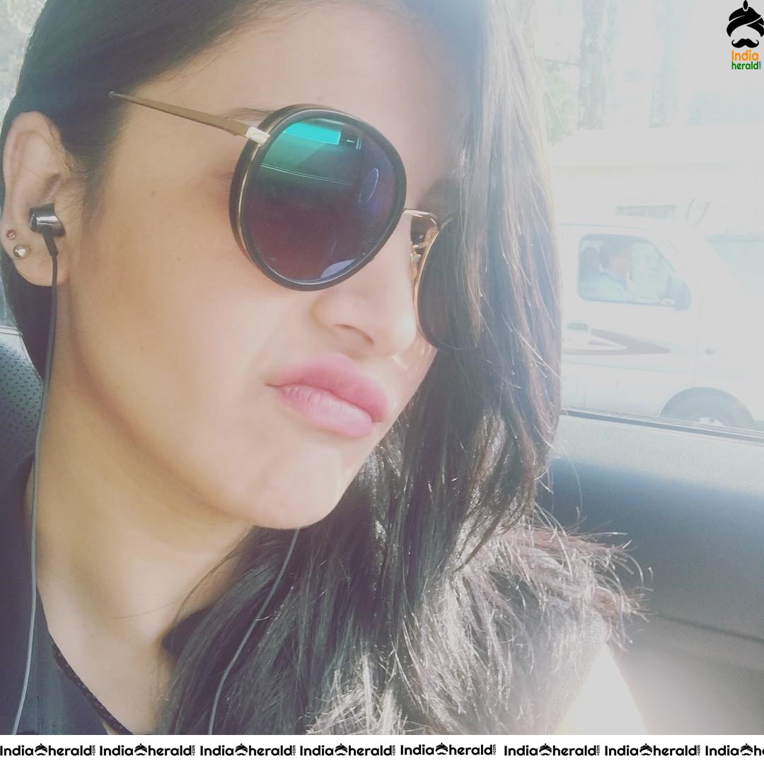 Unseen Photos Collection of Shruti Haasan from Behind the Scenes Set 5