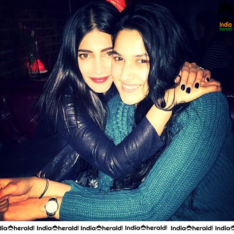 Unseen Photos Collection of Shruti Haasan from Behind the Scenes Set 6