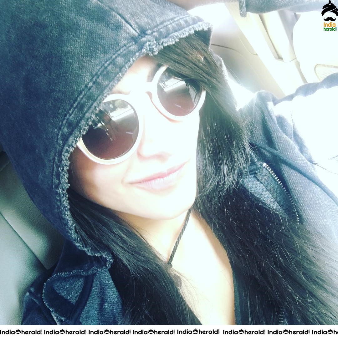 Unseen Photos Collection of Shruti Haasan from Behind the Scenes Set 6