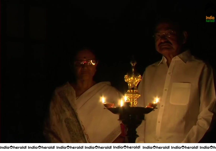 Vice President Venkaiah Naidu turns off all the lights and lights earthen lamps to mark India fighting against COVID19