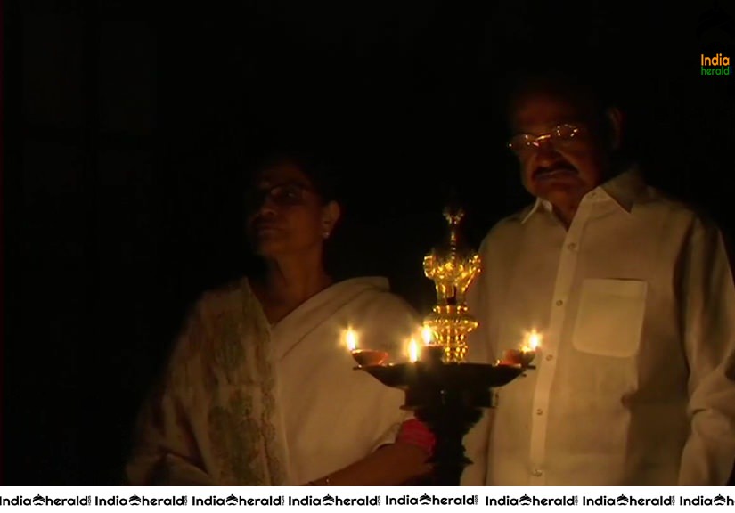 Vice President Venkaiah Naidu turns off all the lights and lights earthen lamps to mark India fighting against COVID19